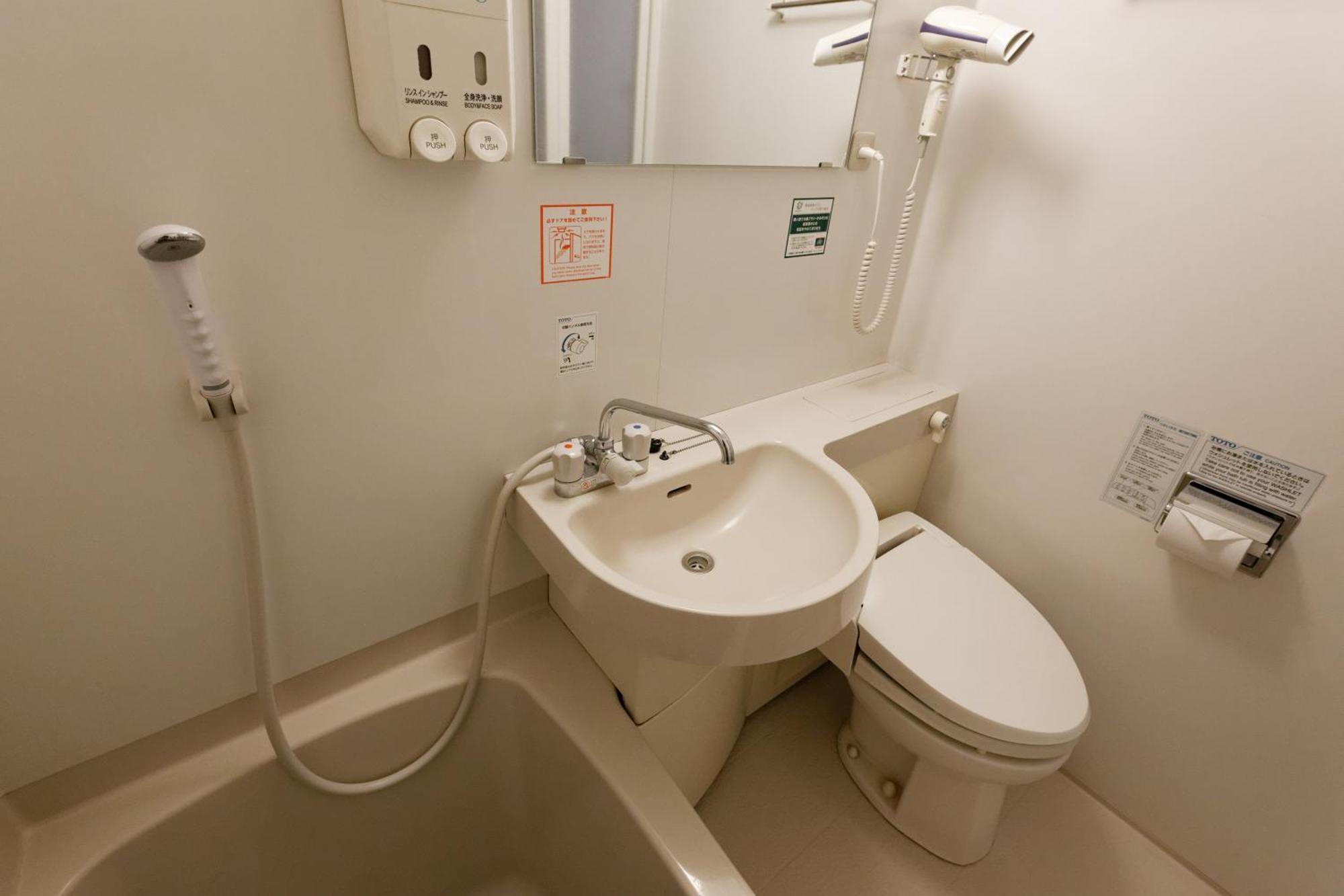 Washington R&B Hotel Kumagaya Ekimae Екстер'єр фото