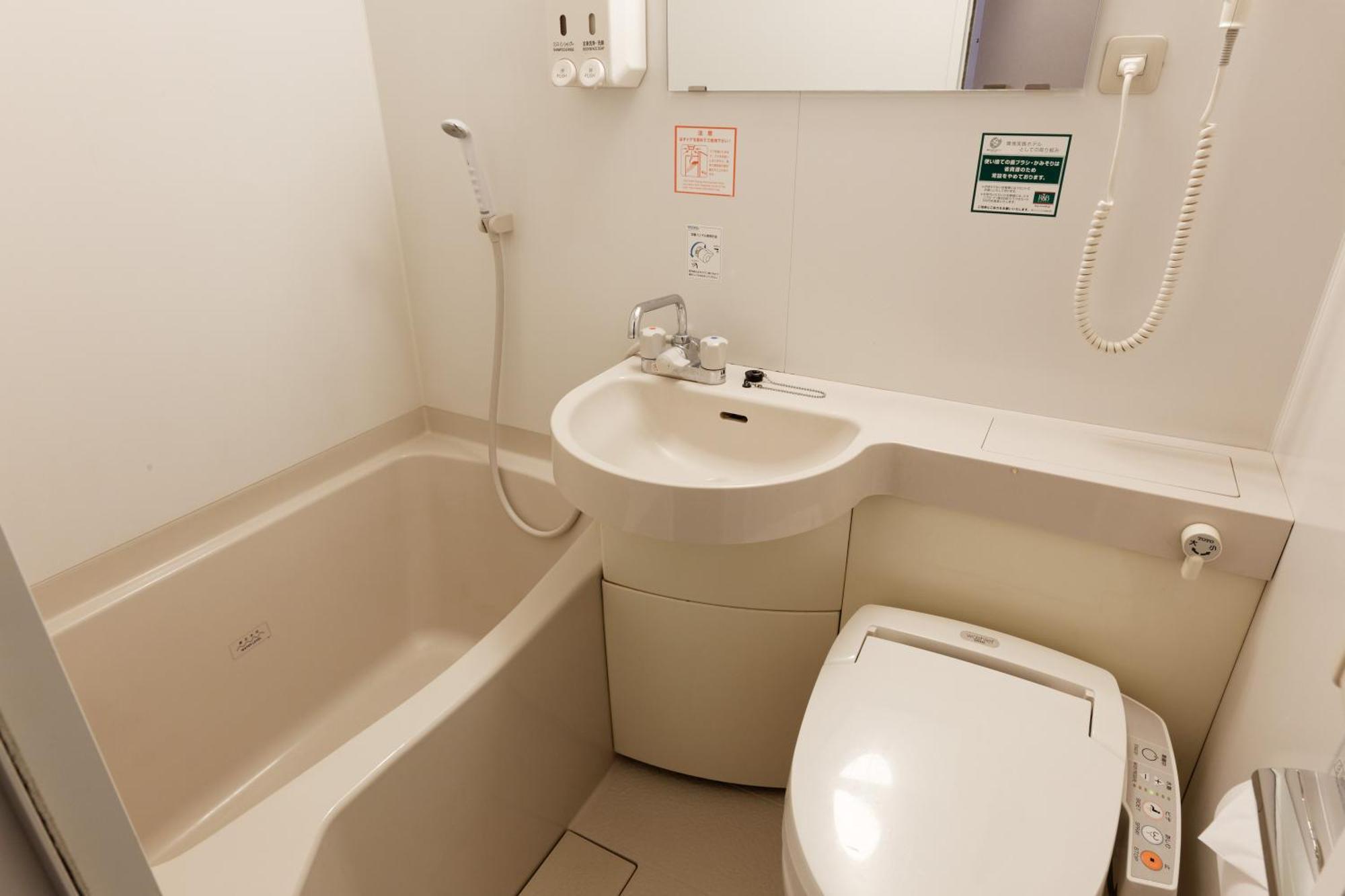 Washington R&B Hotel Kumagaya Ekimae Екстер'єр фото